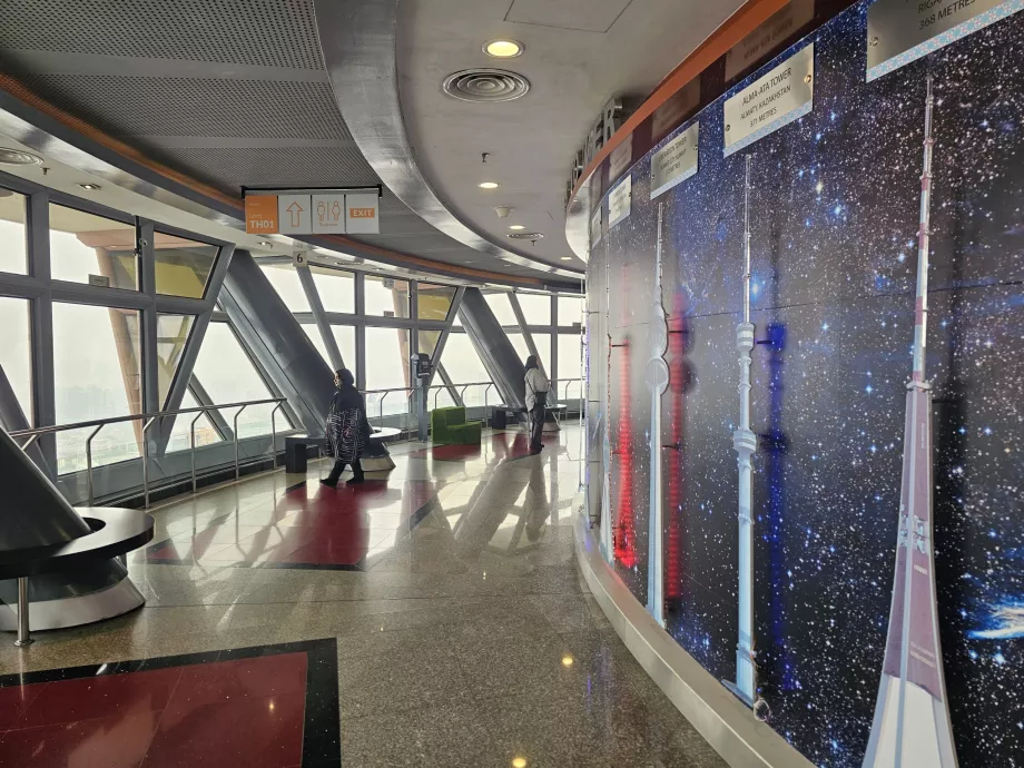 Terraza cubierta de observación de Menara