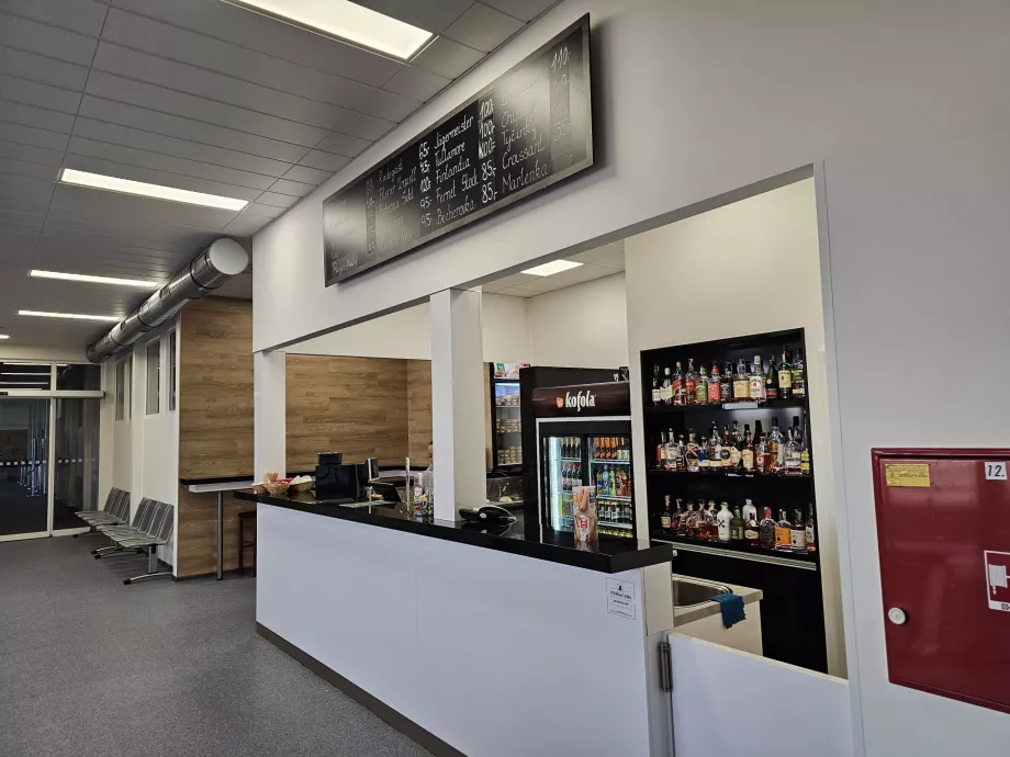 Bar tras el control de seguridad