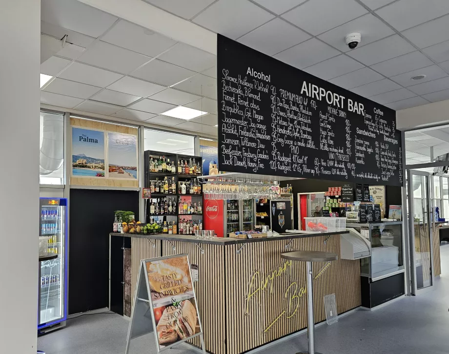 Bar del aeropuerto tras el control de seguridad