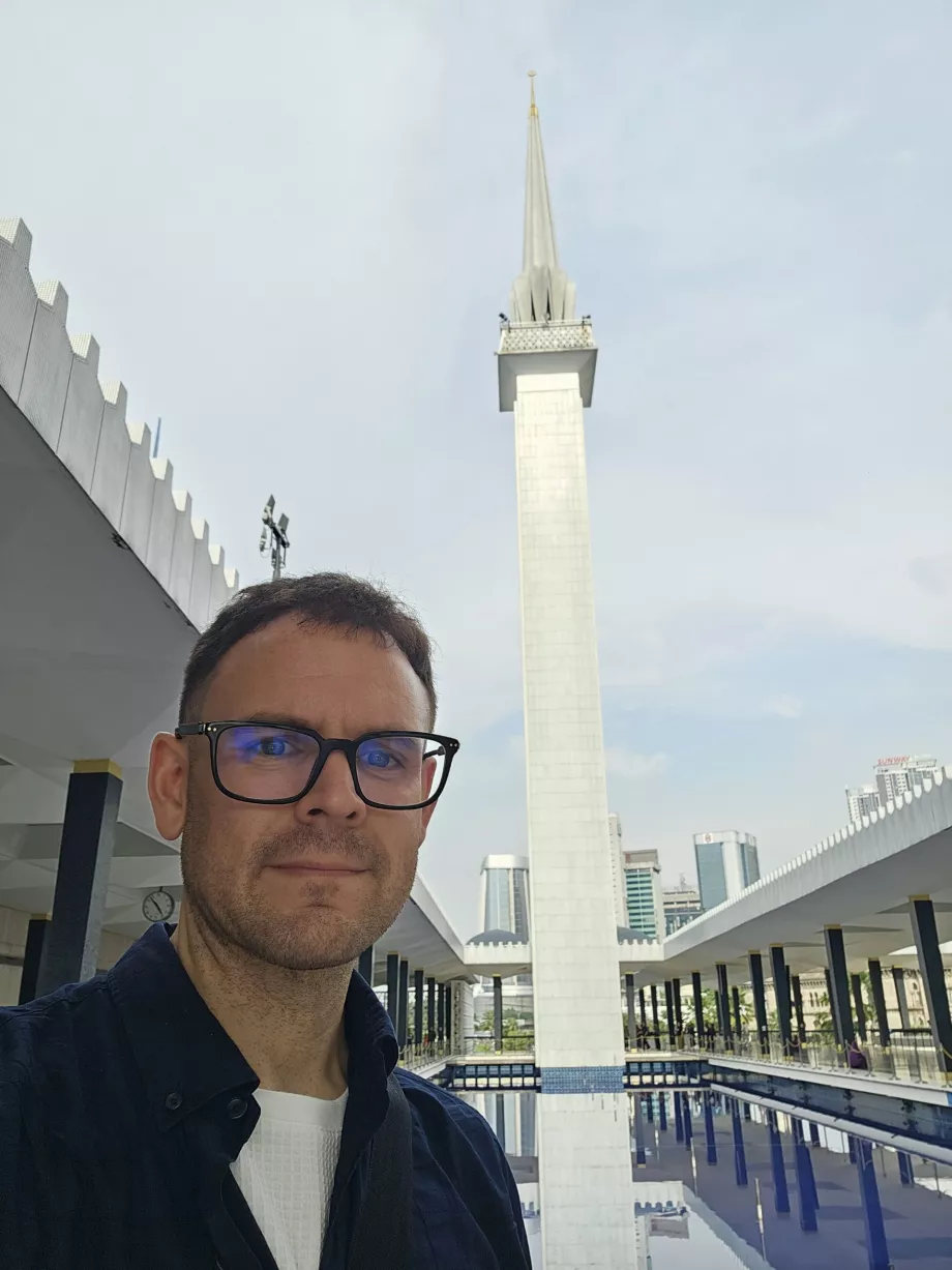 Yo en la Mezquita Nacional