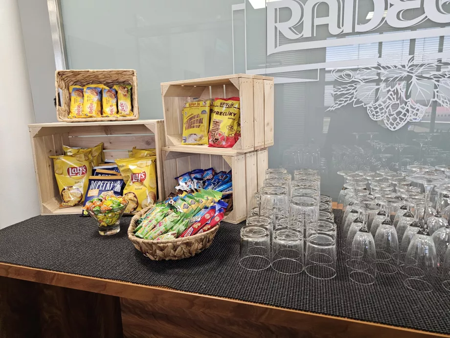 Dulces, patatas fritas y aperitivos salados