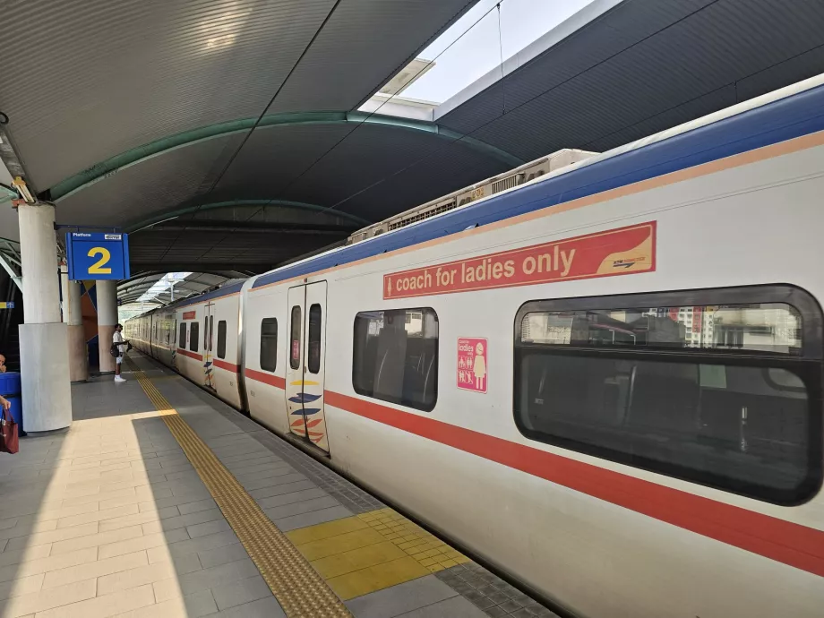 Vagones exclusivos para mujeres en los trenes KTM