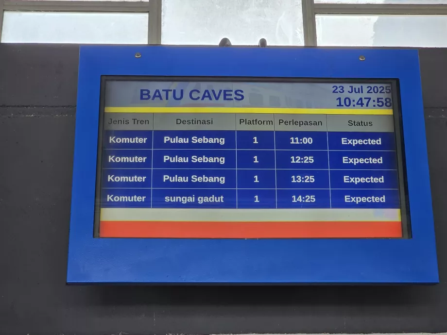 Paneles informativos en la estación de Batu Caves