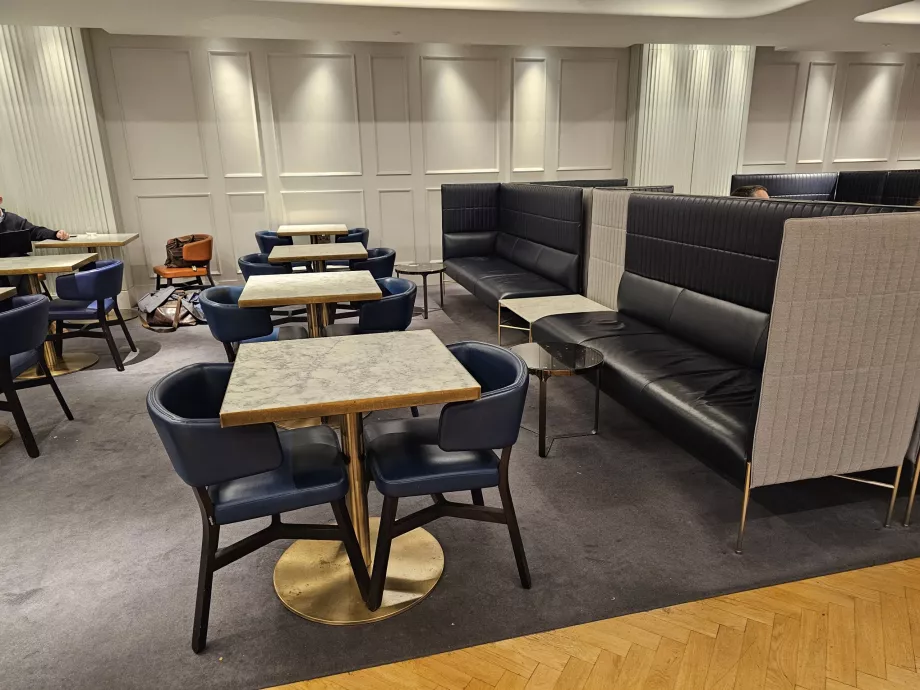 Mesas de comedor en la 1ª planta