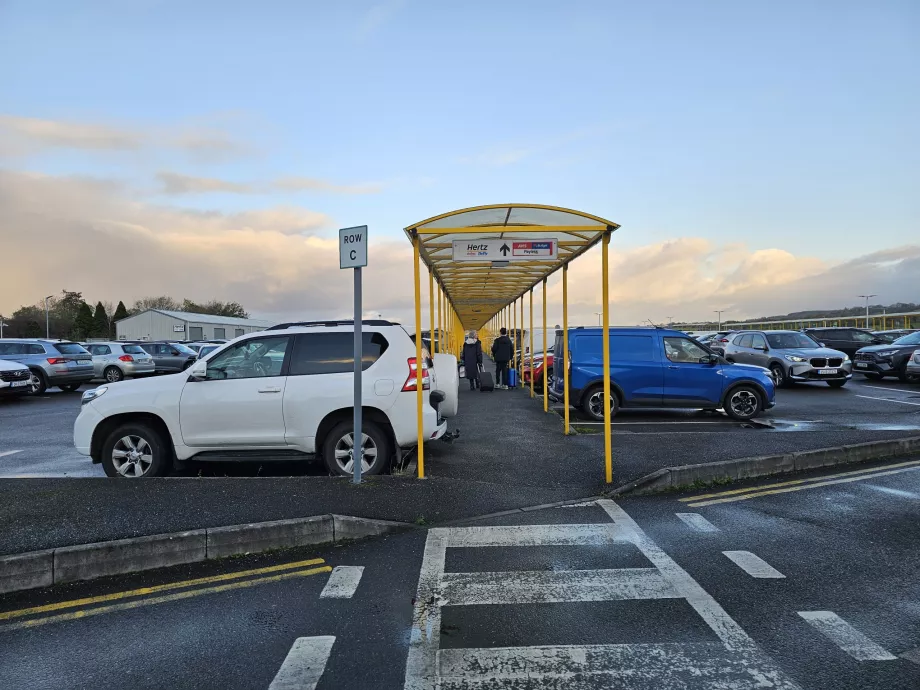 Ruta a pie hasta las empresas de alquiler de coches