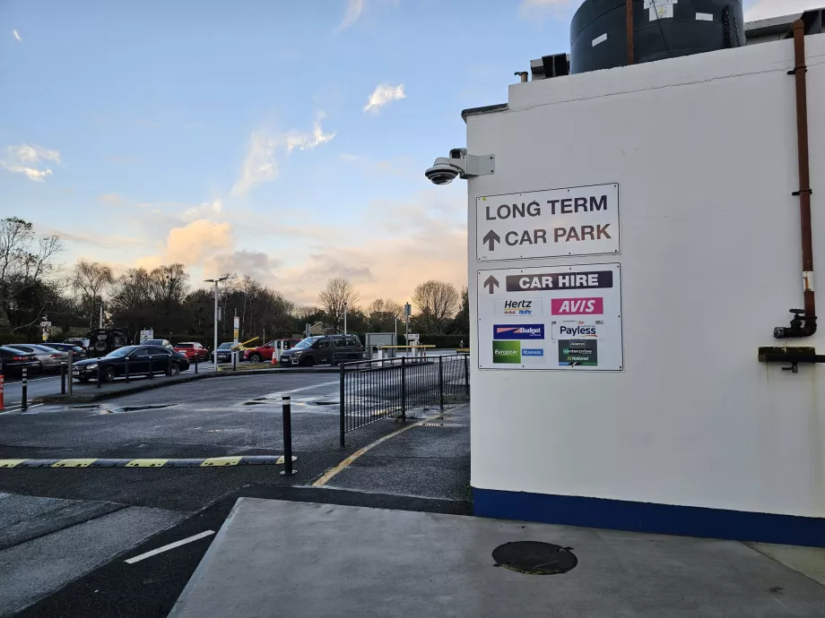 Ruta a pie hasta las empresas de alquiler de coches