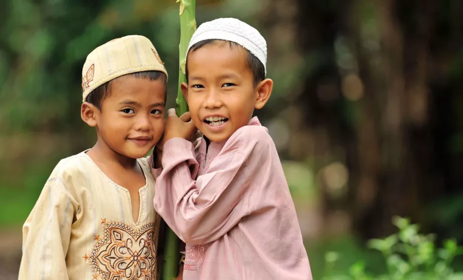 Niños indonesios