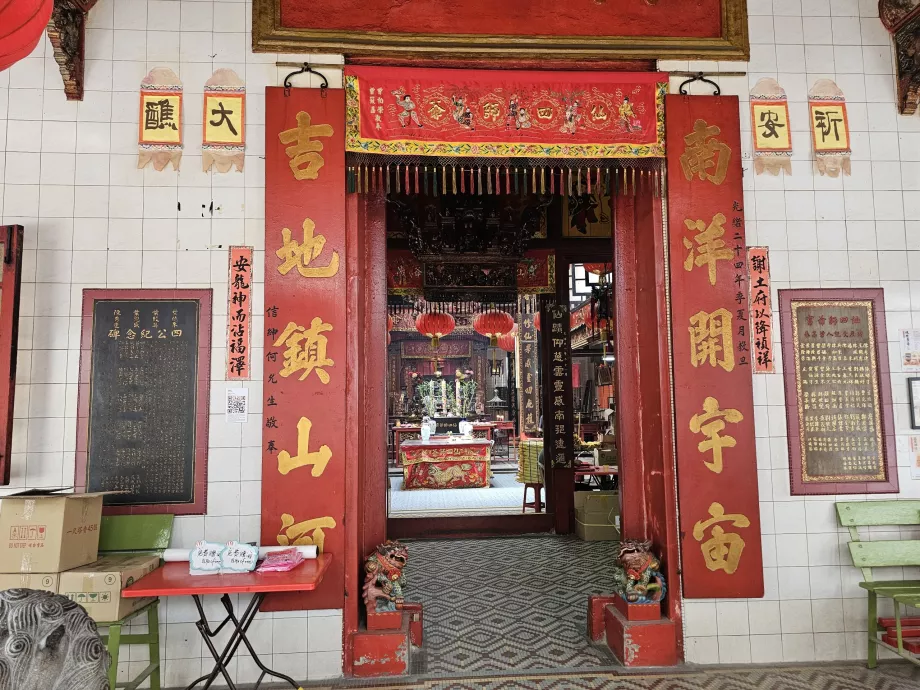 Puerta principal del templo Sin Sze Si Ya
