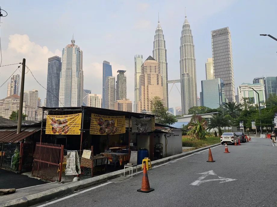 Vista desde el distrito de Kampung Baru