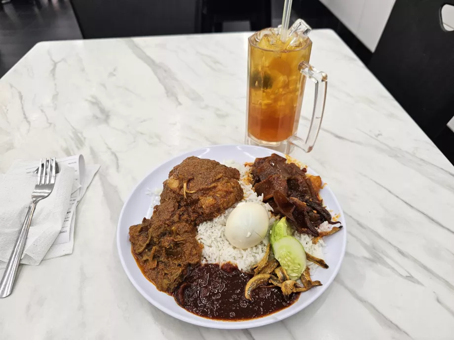 Mi comida en Kampung Bar