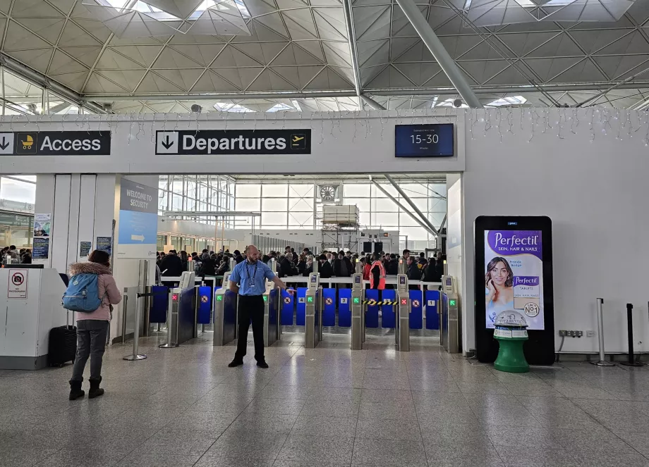 Control de seguridad, aeropuerto STN