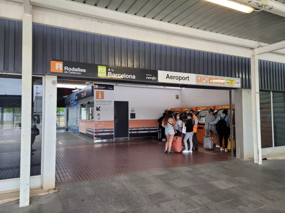Entrada de la estación en la Terminal 2