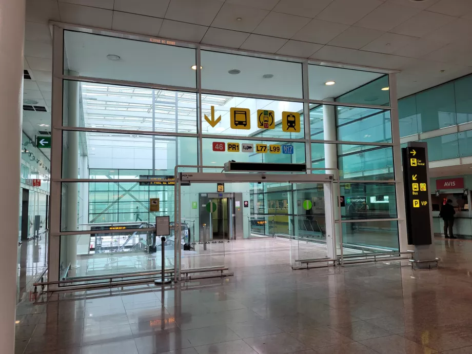 Cómo llegar a los autobuses desde la Terminal 1