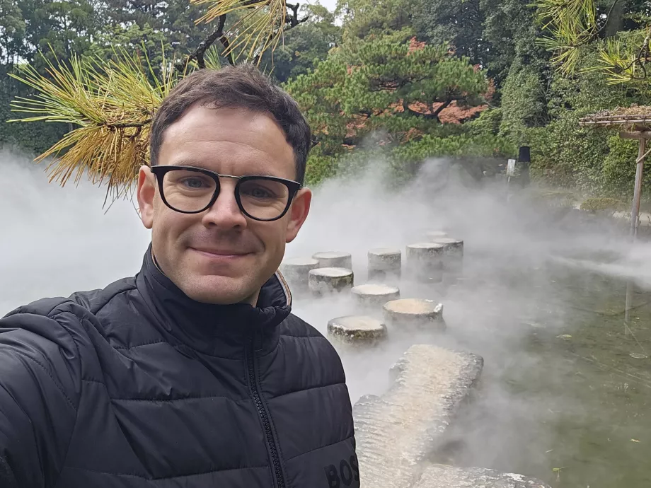 Yo en los jardines del santuario Heian-Jing
