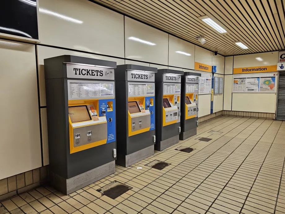 Máquinas expendedoras de billetes en las estaciones de metro