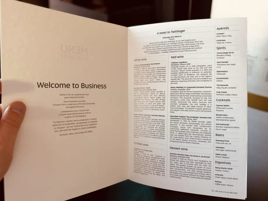 Oferta de vinos, cervezas, aperitivos, digestivos y cócteles