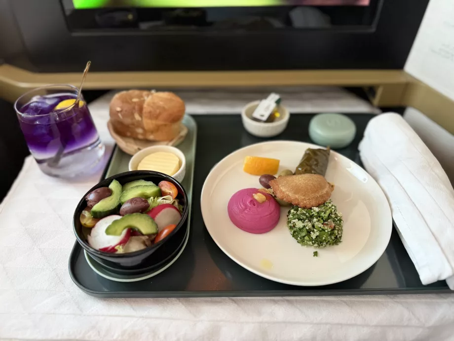 Mezze árabe y bebida Efecto Mariposa