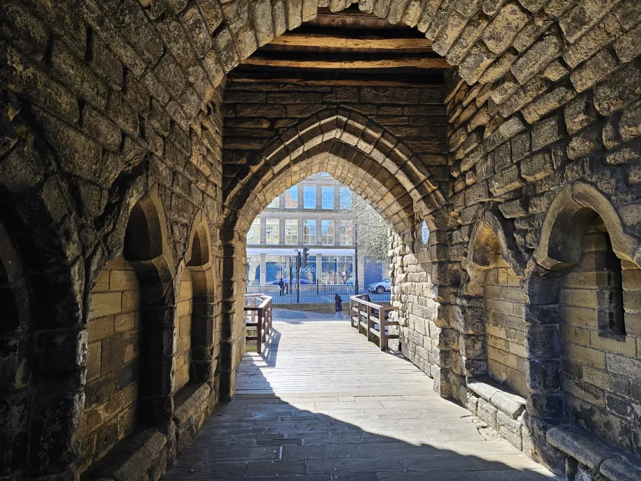 Castillo de Newcastle, Puerta Negra