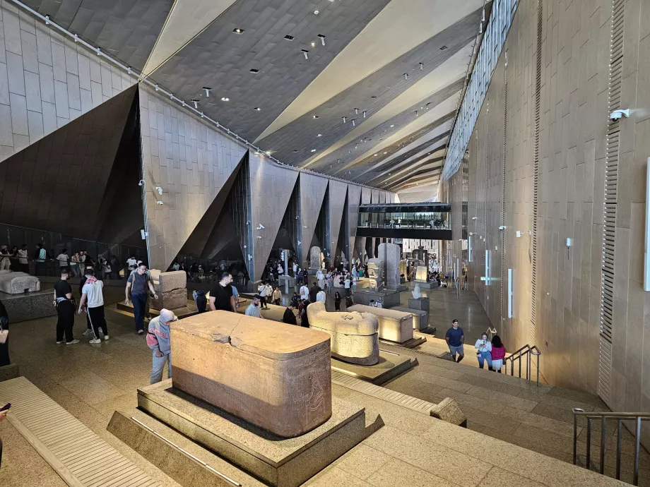 Escalera principal del museo