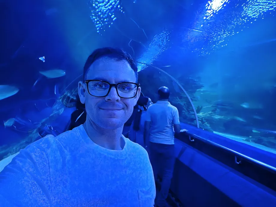 Yo en el túnel submarino, Aquaria