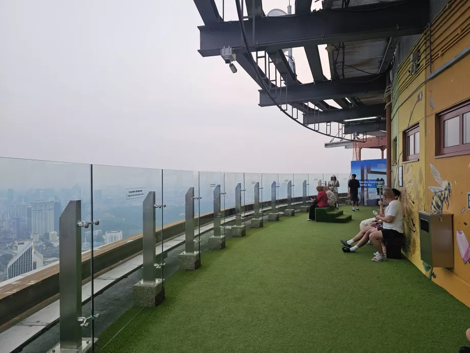 Terraza exterior de la Torre Menara