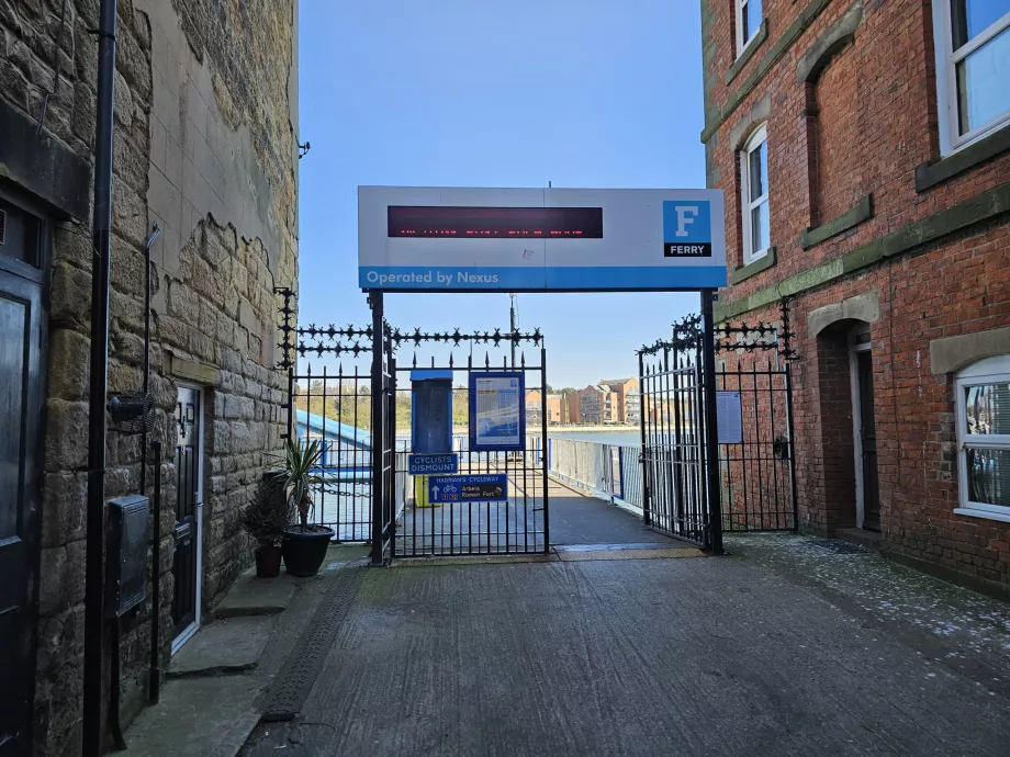 Entrada al muelle de transbordadores
