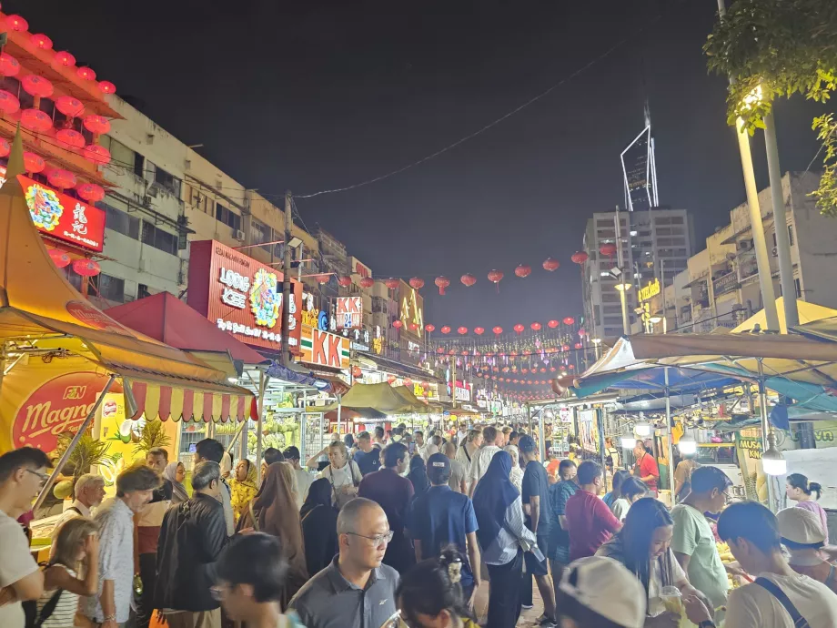 Noche abarrotada Jalan Alor