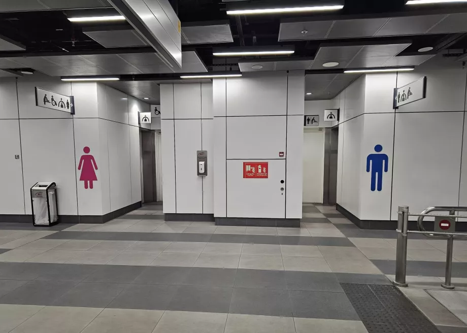 Aseo gratuito en la estación de metro