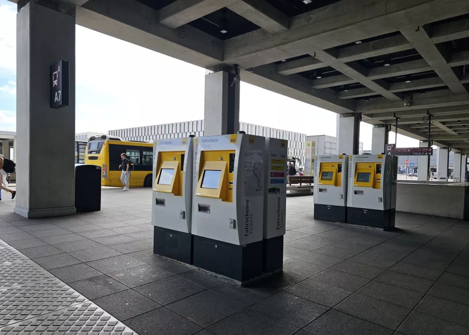 Máquinas expendedoras de billetes, parada de autobús