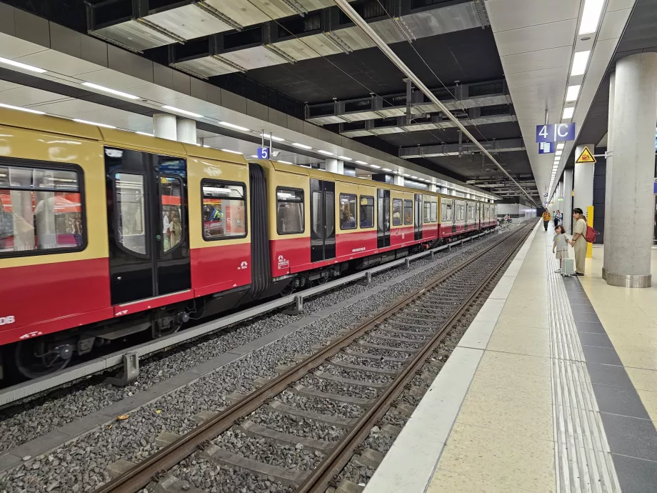 S-Bahn en el aeropuerto de BER