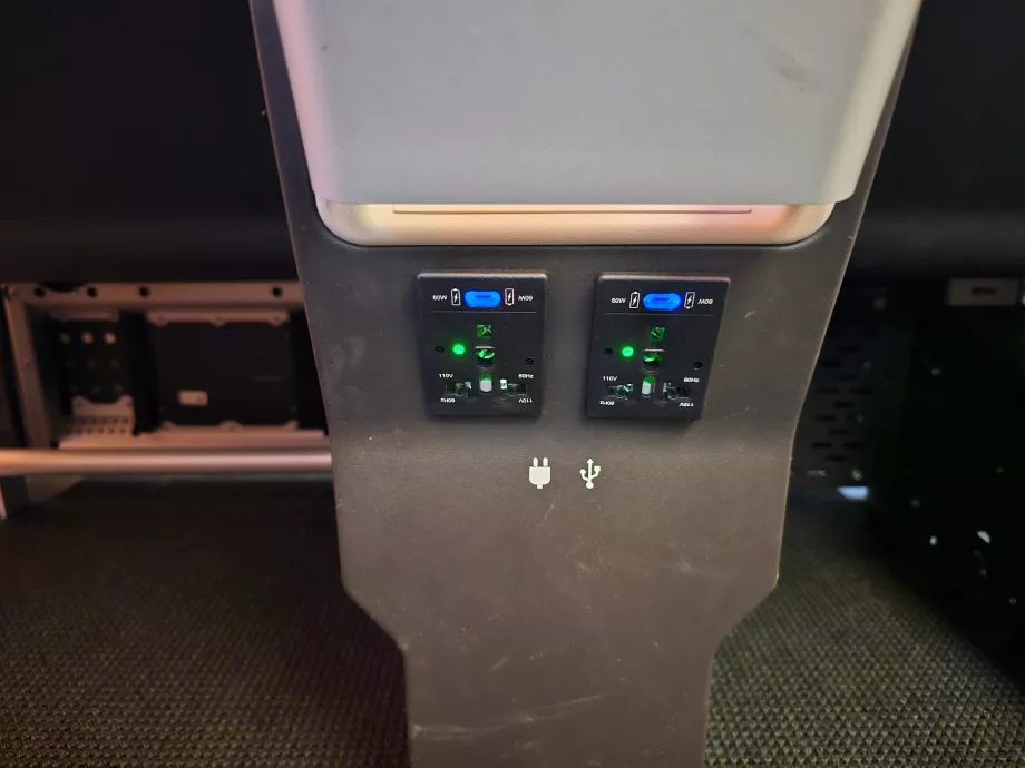 Toma universal y puertos USB-C