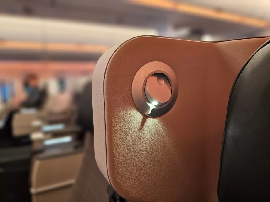 Lámpara de lectura junto al asiento