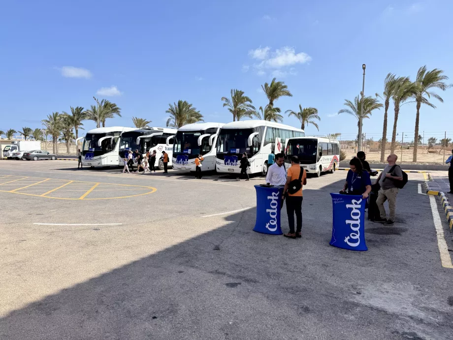 Autobuses del aeropuerto a los complejos hoteleros