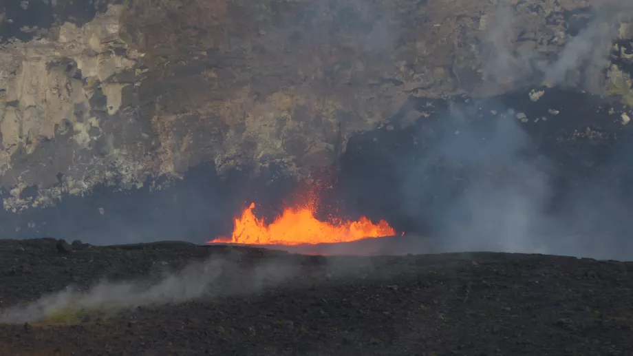 Detalle de la lava burbujeante desde el mirador