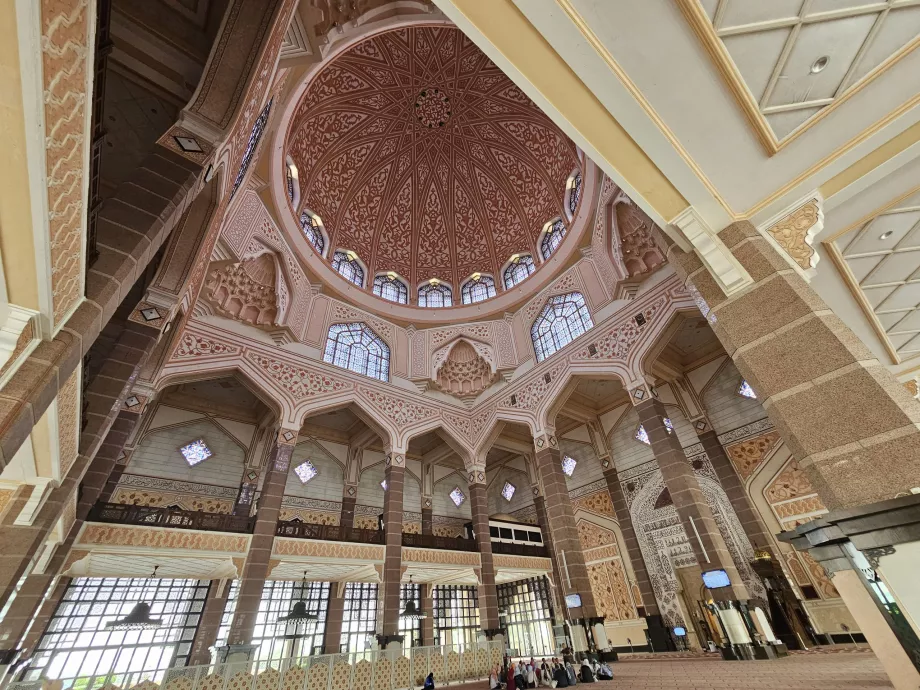 Interior de la mezquita de Putra
