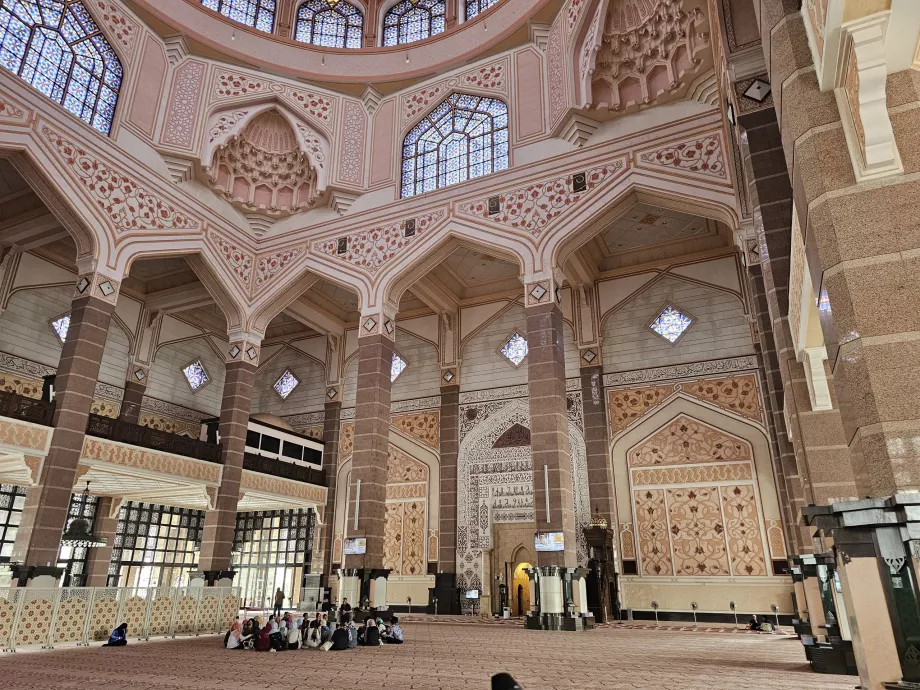 Interior de la mezquita de Putra