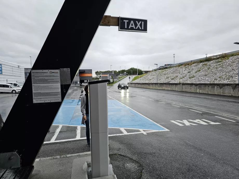 Parada de taxis, aeropuerto de Molde