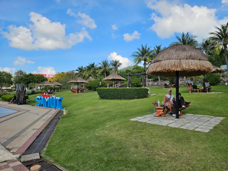Miradores frente al aeropuerto, parte pública