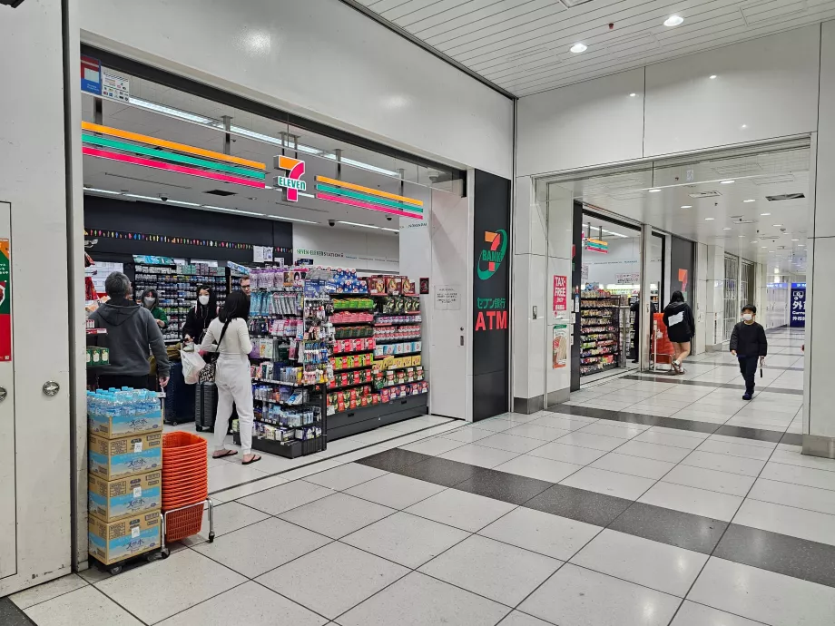 7-Eleven, zona pública, salidas, Terminal 3