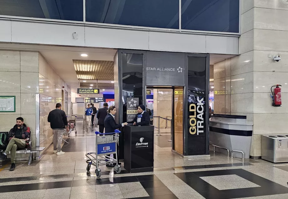 Vía rápida al control de pasaportes, Terminal 3