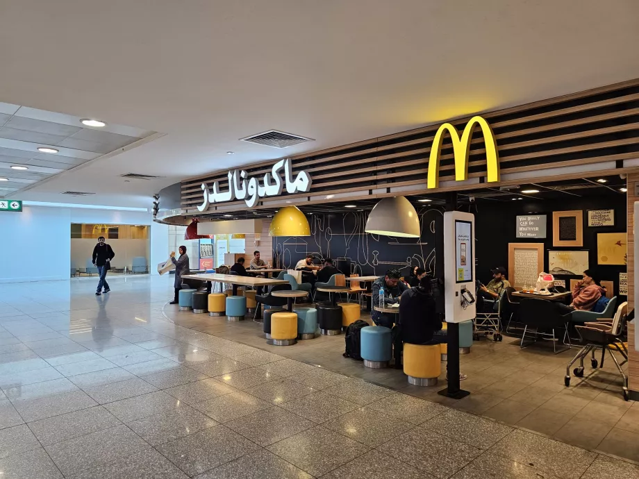 McDonald's, sección de tránsito, Terminal 2
