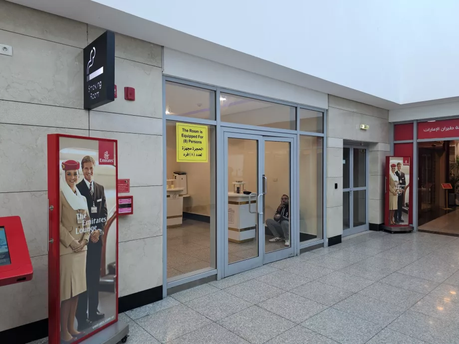 Sala de fumadores, sección de tránsito, terminal 2