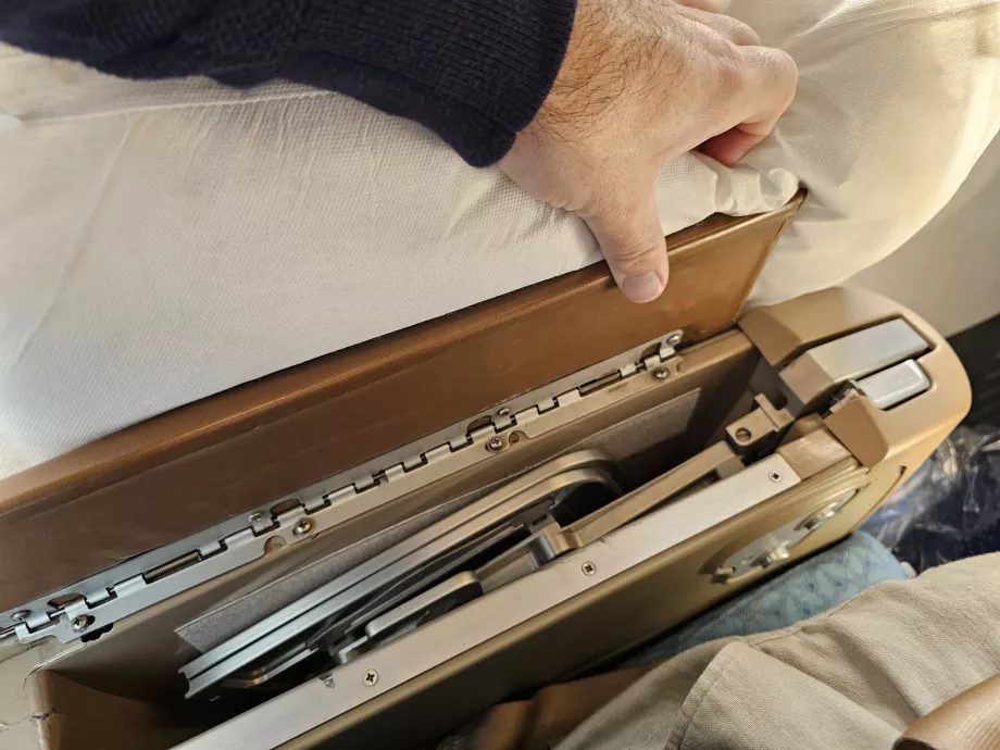 Mesa de comedor en reposabrazos