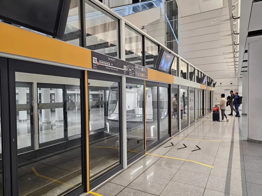 Tren automático de la terminal satélite a la terminal principal 2