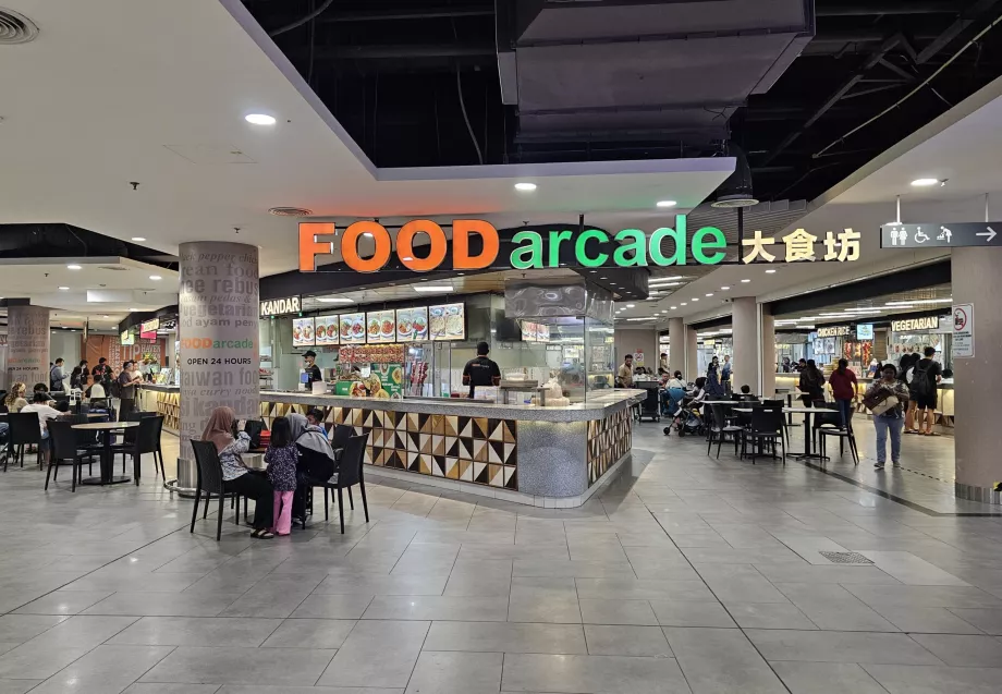 Patio de comidas, Terminal 2, zona pública