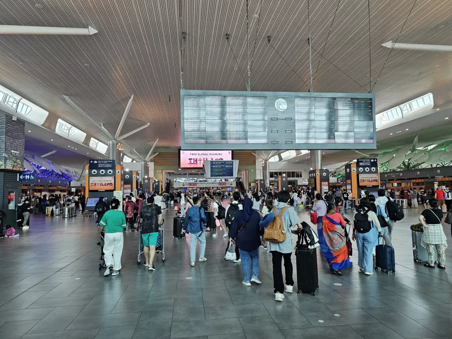Mostradores de facturación, Terminal 2