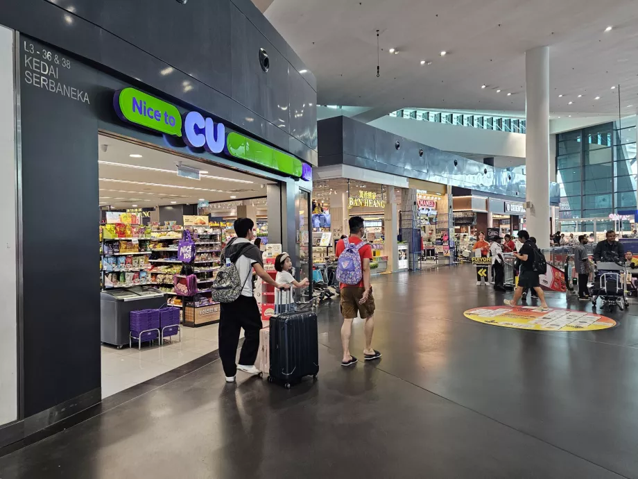 Minimarket, Terminal 2, zona pública