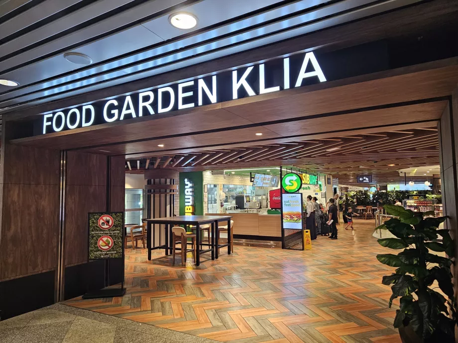 Patio de comidas, Terminal 1, zona pública
