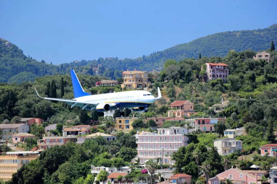 Aproximación al aeropuerto de Corfú