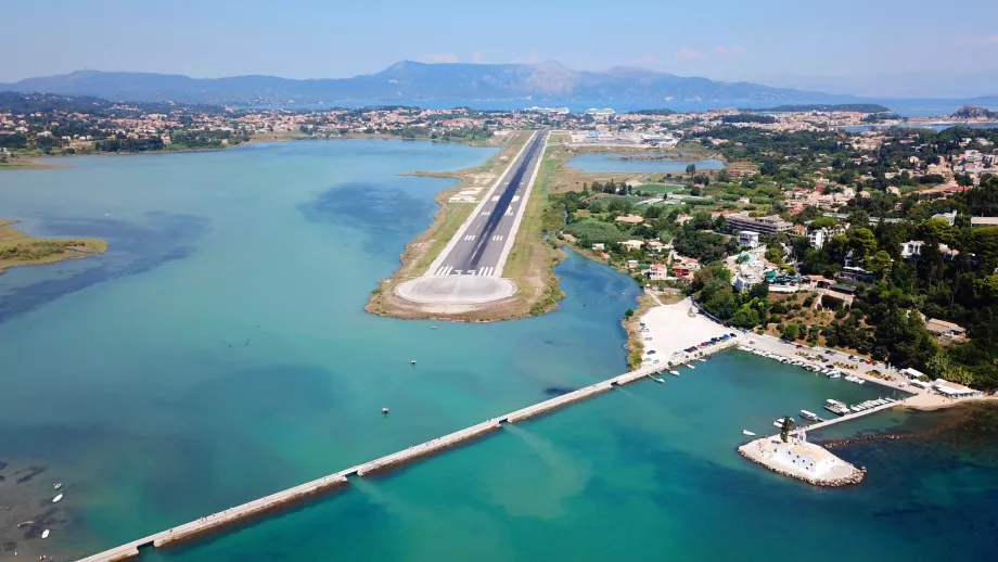 Pista del aeropuerto de Corfú